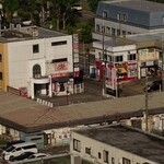 焼きもの家 慶 - 慶の屋根と看板の裏側。かなりキテます^_^