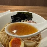 酒肴場 屯 - ほろ苦ビターな煮干しスープに芳醇なカエシ