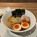 酒肴場 屯 - 津軽煮干し中華蕎麦（味玉入り）¥950