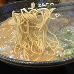 とんこつらーめん いっぽ - 細麺（村田製麺所特注麺）