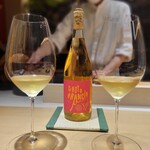 鮨 かぐら - ペアリングのオレンジワイン ペアリングは 日本酒ではなく 色々な種類のお酒が出てくるので楽しいです