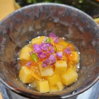 鮨 かぐら - 下には 水タコが。いくらの プチプチと、たけのこのコリコリとした食感、水タコのくにゅくにゅ、とても楽しい 一品でした