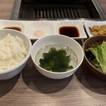 Kawagoe Yakiniku Kan - 焼肉定食（ライス・スープ・サラダ・キムチ）