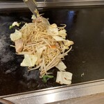 Okonomiyaki Doutombori - 焼きそばを焼き上げました