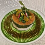 ガストロノミー ジョエル・ロブション - カラスミを忍ばせ香ばしく焼きあげたマナガツオ 菜の花と共に