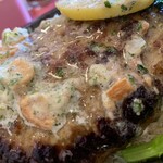 ハンバーグレストランHACHI - ガーリックバターを溶かして…