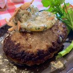 ハンバーグレストランHACHI - ハンバーグのこの厚みが凄いっ！！