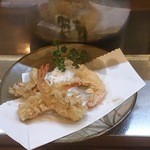 天ぷら 大樹 - 大き目な海老がふんぞり返ります( *´艸｀)