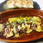 螢烏賊和新土豆的大蒜橄欖油風味鍋