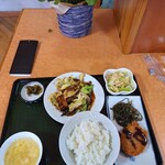 Tousen rou - 日替りランチBランチ(回鍋肉、揚げ物:コロッケ)