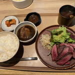 炭火焼肉 肉の匠 ひうち - 和牛赤身ステーキ100gミニタンシチュー付　1500円