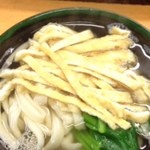 関西風手打うどん いらっしゃい - 透明度の高い汁だが、意外と出汁は強い