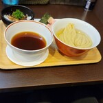 とものもと - 昆布水を絡めたつけ麺、なんとうまそうな(@￣□￣@;)！！