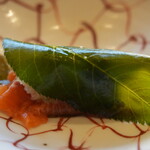 京都和久傳 - 信州サーモン　桜葉