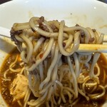 麦処 八と丁 - 挽肉含有率が高いので麺によく絡む