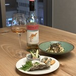 牡蠣屋 Wine&Sake 居酒屋 - 牡蠣おつまみ３種盛りと漁師の山芋サラダ