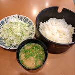 Katsutomi - おかわり白米・みそ汁・キャベツ