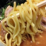 横浜ラーメン 渡来武 - 麺リフトアップ