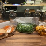 TAKE 5 Bar & Cigar - パクチージン、オレンジウイスキー、グレープフルーツジン