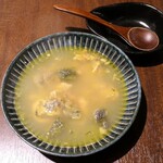 青ヶ島屋 - アオウミガメ塩煮込み（￥2200）。出汁を味わうスープ料理