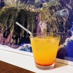 Aogashima ya - 神子の浦サンライズ（￥990）。テキーラサンライズの青酎ver、オレンジとの相性が良い！