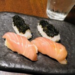 青ヶ島屋 - 島海苔。カンパチの漬けと島海苔の佃煮、1貫から注文できる