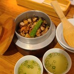 TORI-KANSUKE - 【鶏づくし釜飯】2人で食べるのにちょうど良い量でした！