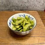 Edamame in broth with Japanese pepper