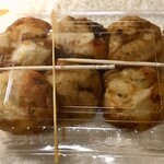 みずたに - 料理写真:“名古屋式たこ焼き”は生地に出汁が入れられて味付けされているのでそのまま食べる。冷えても美味しいのも特徴。