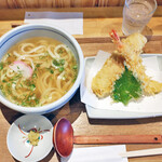 讃岐うどん みやの家 - 料理写真:えびちくうどん