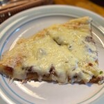 TONY's PIZZA - ◯PIZZA／ミックス¥935
                      …肉＋野菜の、お店の顔と言われているピザ。
                      
                      うわぁ〜！(*ﾟ∀ﾟ*)チーズたっぷりで具が見えないほど
                      色白のピザがやってきました！(*´Д｀*)