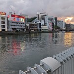 kamadakimeshinoyakinikutembenidaruma - 夕方の那珂川