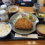 Tonkatsu Tonkyuu - やまと豚厚切りロースカツ定食 2950円。アジフライ単品  550円