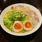 イナヅマラーメン 舞鶴店 - 豚骨煮卵ラーメン