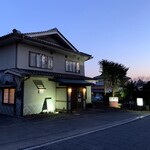 春告げ鳥 - 春告げ鳥は追分宿の入口にあります