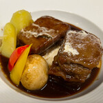 Harutsugedori - 红酒炖牛肉