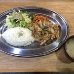 キッチン あずま - しょうが焼き定食　850円