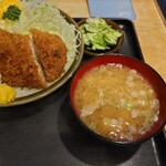 Tonkatsu Kitaki - 漬物、豚汁 ♪