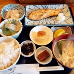 いき成 - 焼き鮭定食 800円(税込)