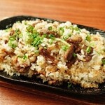 みちのく日高見牛すじのガーリックライス