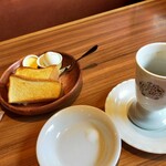 びっくりドンキー - 茹で卵もむいてくれて、バターのフタも空けて頂いてます