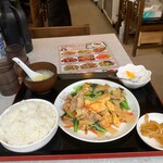 Fan Che Mei - 全体像。ビジュは合格。杏仁豆腐もシロップの味がいい。