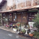 左側に入り口ドアがあります。