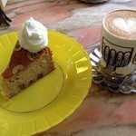 バナナケーキとカプチーノ
