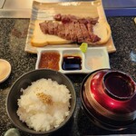 ステーキ・慶 - サーロインステーキ、ご飯、味噌汁、香の物