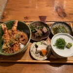 東京 土山人 - 海老と野菜の天丼、季節の小鉢三種
