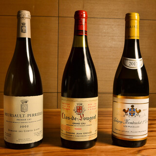 食卓に奥深い味わいをもたらす、個性のあるワイン