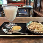 Amano ya - 甘酒と葛餅のセット（755円）
