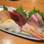 Sushi izakaya yatai zushi ichinoe ekimae chou - 