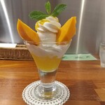 ホットケーキパーラー フルフル - マンゴーパフェ